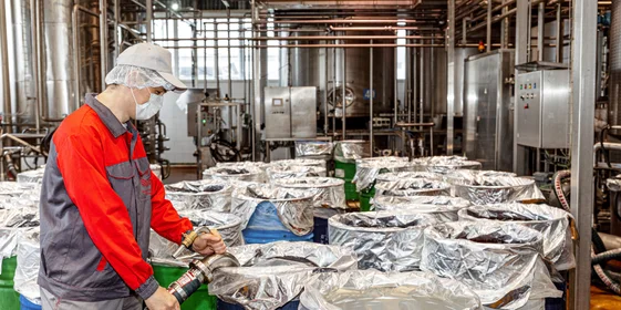 Сезон яблок короткий, поэтому соки прямого отжима заливают в асептические мешки. В таком виде сок может храниться в течение года