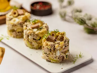 Салат с языком, огурцами и картофелем