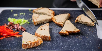 Разрежьте бутерброды на треугольнички