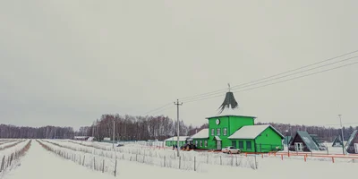 В этом здании в 2019 году организовали сырное производство, которое даст фору европейским. Сейчас здесь расположен цех по производству сыров с синей плесенью