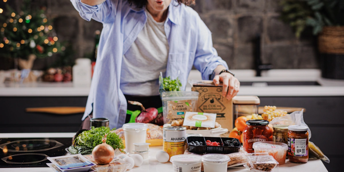 Лена, мы всё уронили: как за&nbsp;1,5 часа накрыть праздничный стол 