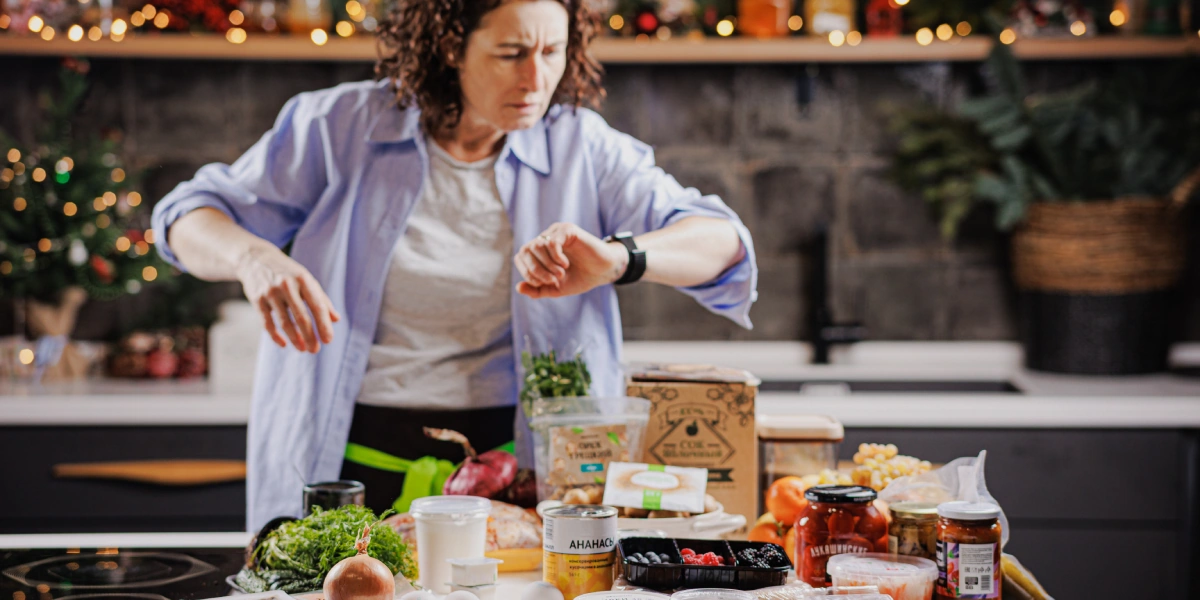 Лена, мы всё уронили: как за&nbsp;1,5 часа накрыть праздничный стол 