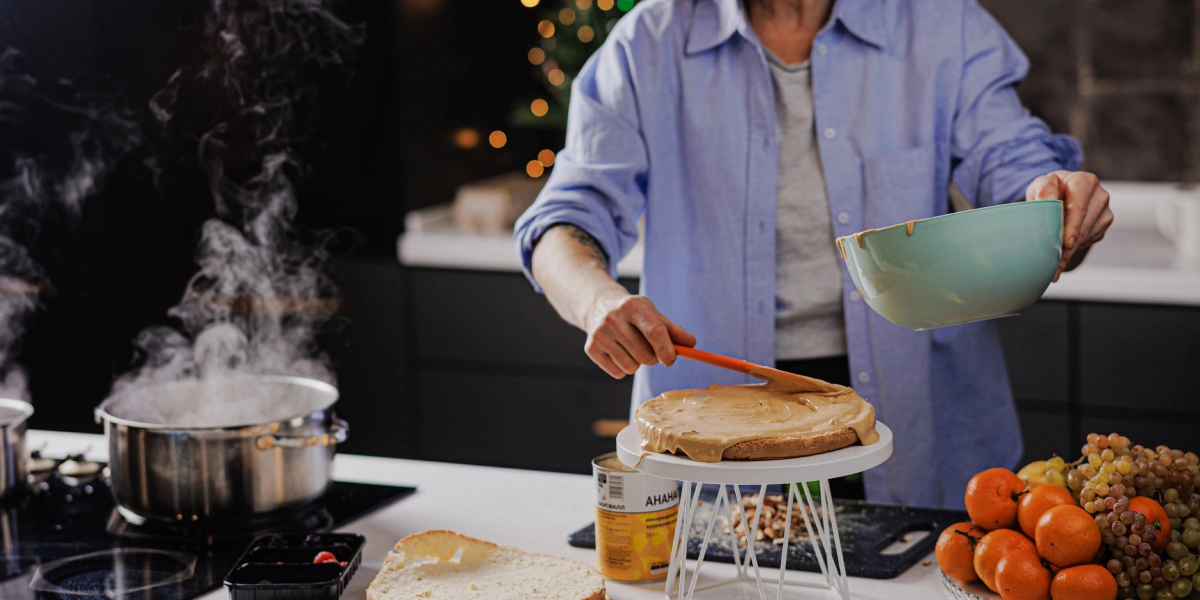 Лена, мы всё уронили: как за&nbsp;1,5 часа накрыть праздничный стол 