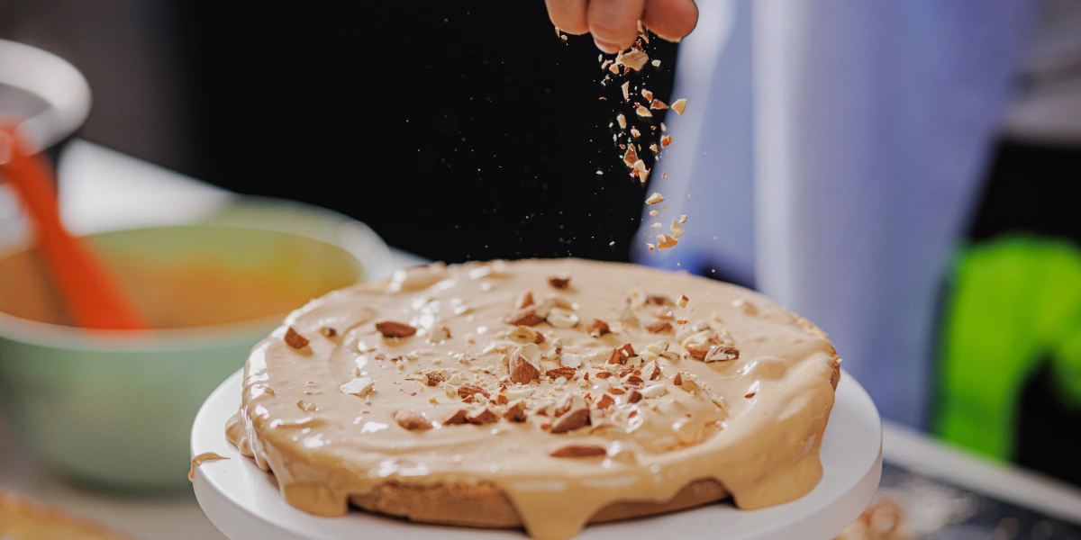 Лена, мы всё уронили: как за&nbsp;1,5 часа накрыть праздничный стол 