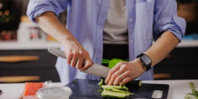 Лена, мы всё уронили: как за&nbsp;1,5 часа накрыть праздничный стол 