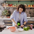 Лена, мы всё уронили: как за 1,5 часа накрыть праздничный стол