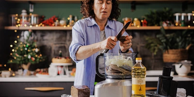 Лена, мы всё уронили: как за&nbsp;1,5 часа накрыть праздничный стол 