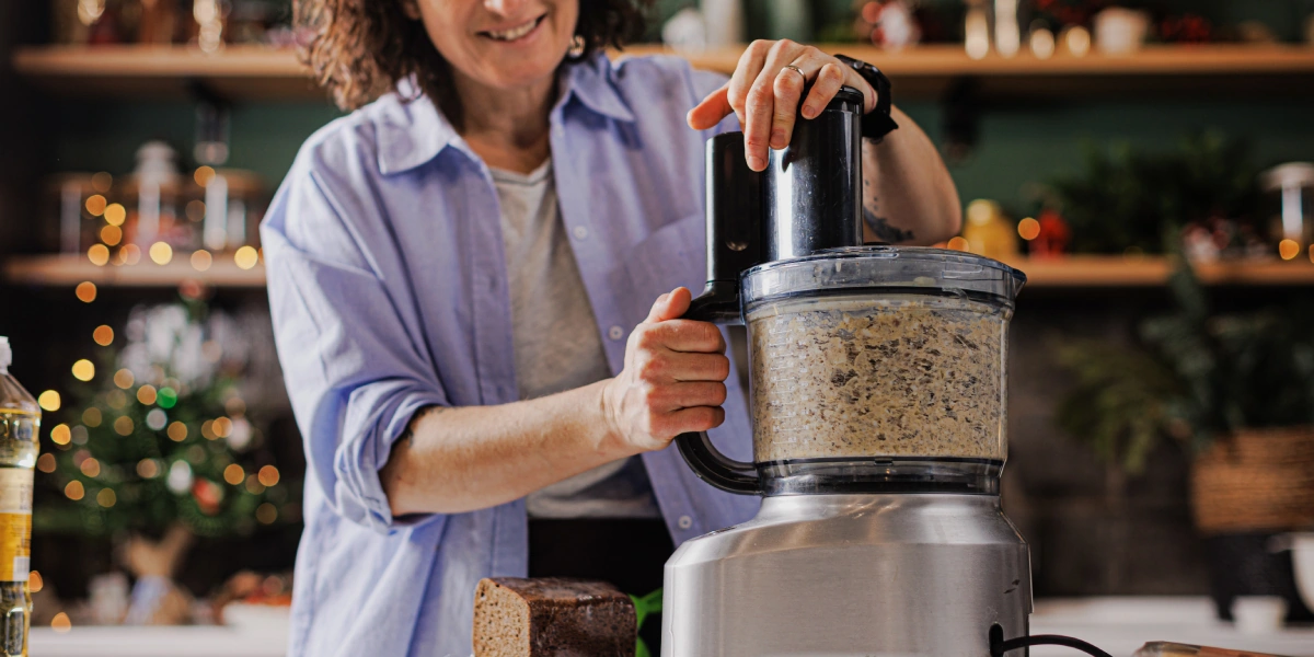 Лена, мы всё уронили: как за&nbsp;1,5 часа накрыть праздничный стол 