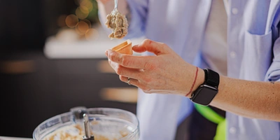 Лена, мы всё уронили: как за&nbsp;1,5 часа накрыть праздничный стол 