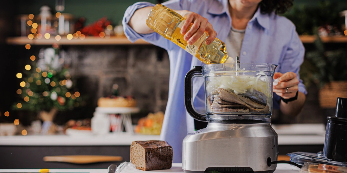 Лена, мы всё уронили: как за&nbsp;1,5 часа накрыть праздничный стол 