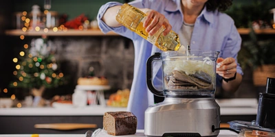 Лена, мы всё уронили: как за&nbsp;1,5 часа накрыть праздничный стол 