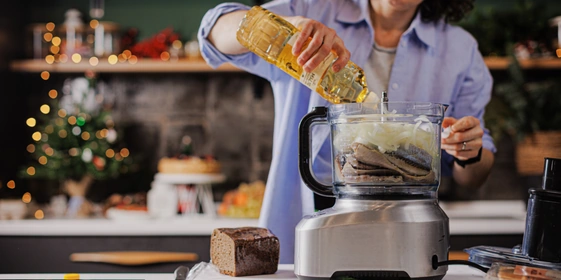 Лена, мы всё уронили: как за&nbsp;1,5 часа накрыть праздничный стол 