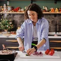 Лена, мы всё уронили: как за 1,5 часа накрыть праздничный стол