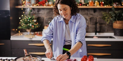 Лена, мы всё уронили: как за&nbsp;1,5 часа накрыть праздничный стол 