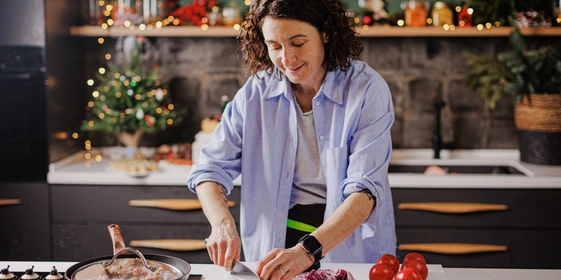 Лена, мы всё уронили: как за&nbsp;1,5 часа накрыть праздничный стол 