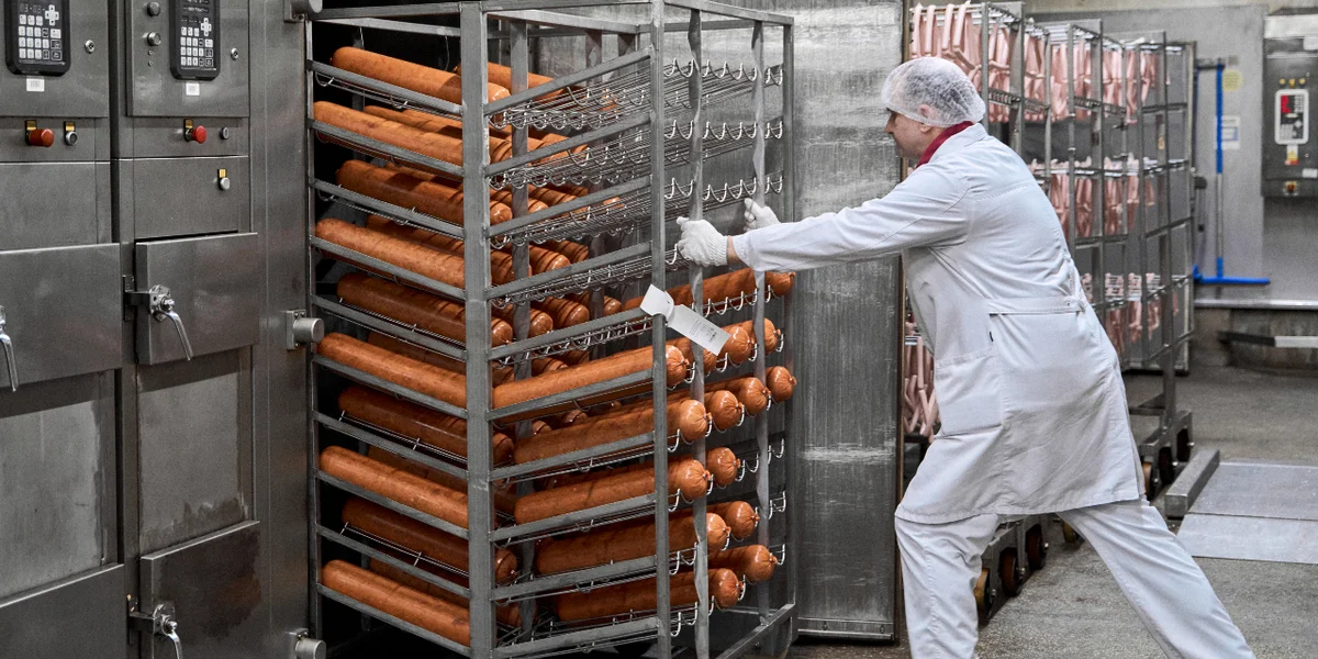 После его передают на термообработку, где продукт доводят до кулинарной готовности