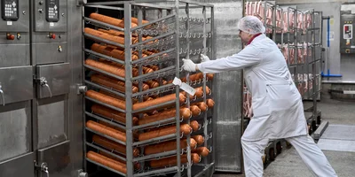 После его передают на термообработку, где продукт доводят до кулинарной готовности