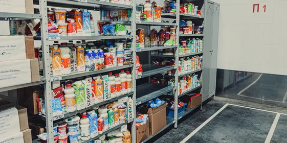 Продукт из каждой партии отправляется в библиотеку образцов и хранится там, пока не закончится его срок годности. Это нужно, чтобы если вдруг покупатель пожалуется на продукт, контроль качества на заводе мог взять контрольный образец и проверить его