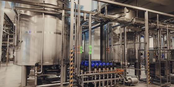 Кластерная панель управления. Управляют ей операторы: выбирают, какой клапан открыть, чтобы направить молоко в нужный танк