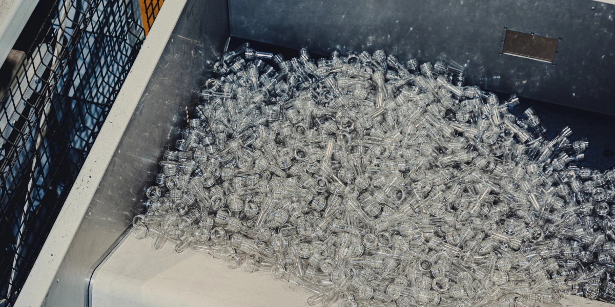 Преформы, из которых получаются бутылки для молока