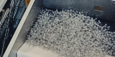 Преформы, из которых получаются бутылки для молока