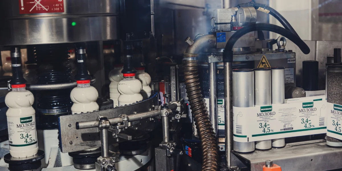 Наклеивают этикетку и QR-код «Честный знак»