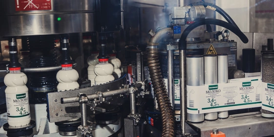 Наклеивают этикетку и QR-код «Честный знак»