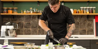 Горячая еда с доставкой на дом или в офис: всё о проекте Сгоряча от ВкусВилла