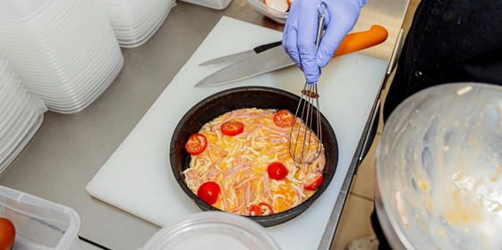 Одного омлета покупателям доступно три вида: с&nbsp;ветчиной и&nbsp;томатами, с&nbsp;беконом и&nbsp;ветчиной, с&nbsp;брокколи