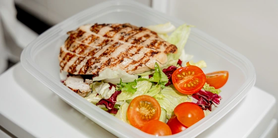 Салат куриный BBQ