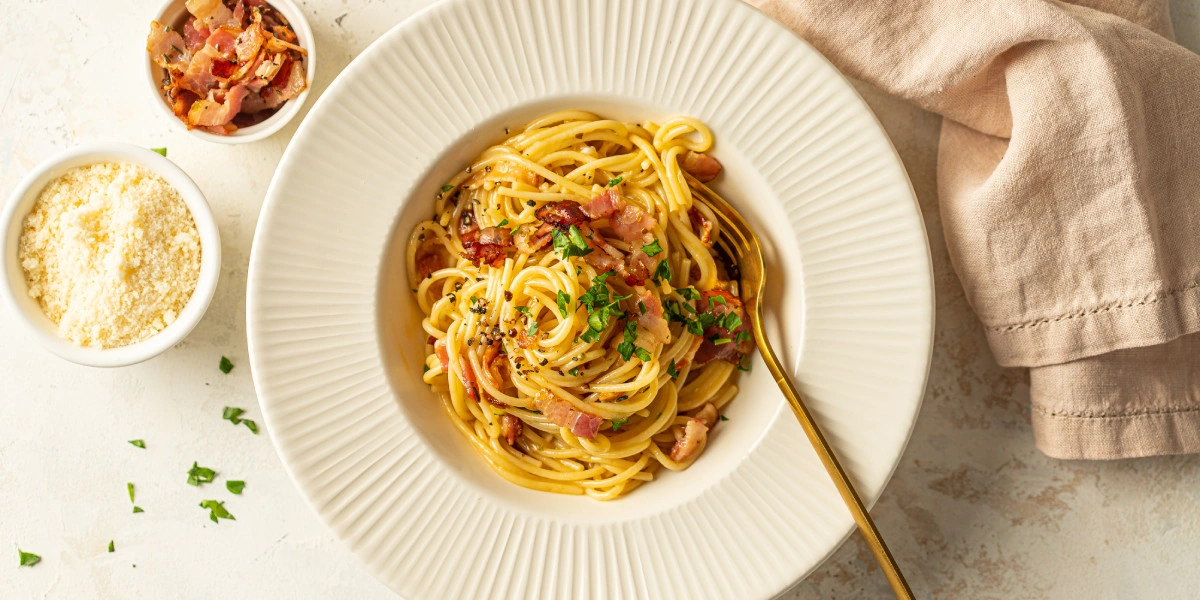 7 классических рецептов пасты — от карбонары до пад тая