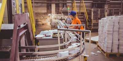 Туалетная бумага из&nbsp;макулатуры: экскурсия на&nbsp;экологичное производство