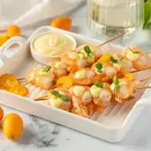Креветки на&nbsp;шпажках с&nbsp;каринезом