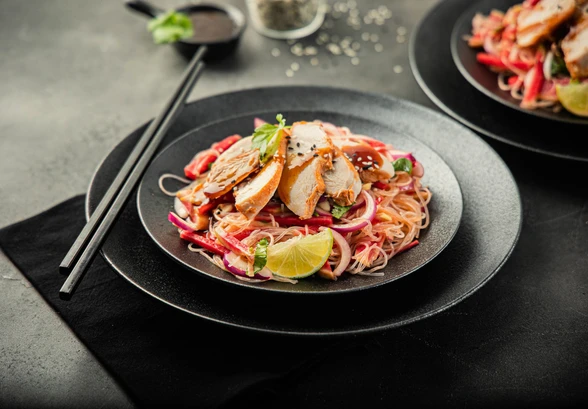Рецепт «Салат с фунчозой, курицей и редькой» Рецепт «Салат с фунчозой, курицей и редькой»