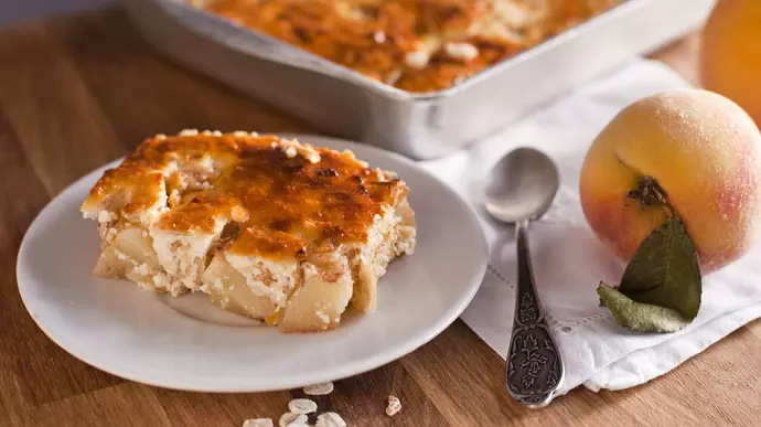 Запеканка с персиками на завтрак