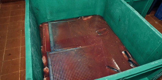 Для посола каждой новой партии рыбы используют новый солевой раствор