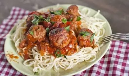 Спагетти с фрикадельками