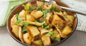 Кальмары, тушеные с картофелем