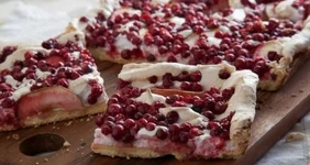 Пирог с клюквой (брусникой) и яблоками