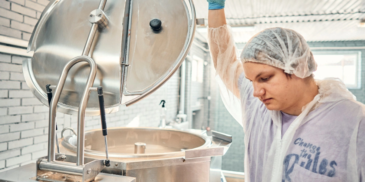 С ароматом колы и для интимной гигиены: как в Петербурге делают гели для тела