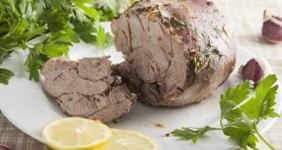 Бедро индейки с чесноком и травами