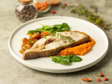 Стейк палтуса с пюре из батата