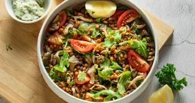 Салат с чечевицей и вешенками