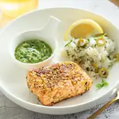 Лосось в&nbsp;корочке дукка с&nbsp;соусом сальса верде