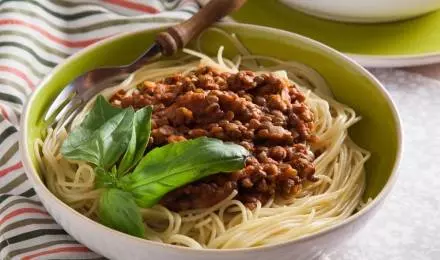 Спагетти с чечевичным соусом