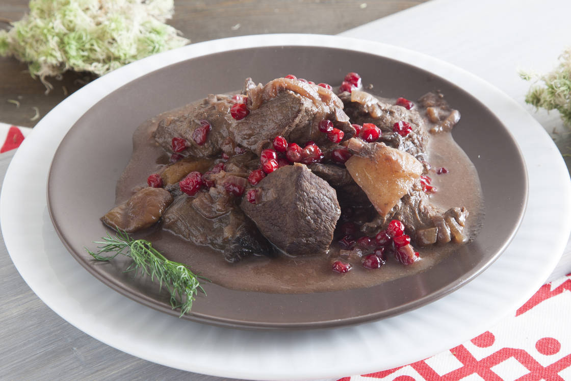 Оленина с брусникой и лесными грибами — процесс приготовления, фото 4 Оленина с брусникой и лесными грибами — процесс приготовления, фото 4