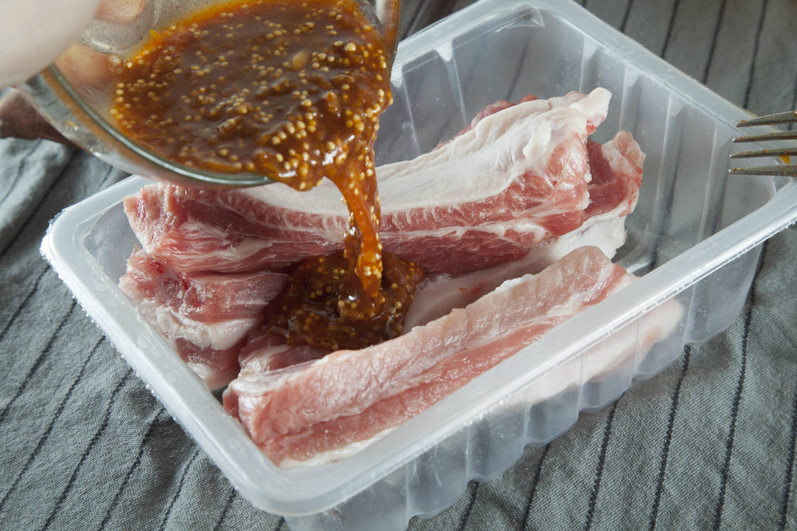 Глазированные свиные ребрышки с бататом, тыквой и кукурузой — процесс приготовления, фото 2 Глазированные свиные ребрышки с бататом, тыквой и кукурузой — процесс приготовления, фото 2