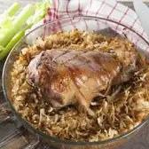 Свиная рулька в&nbsp;пиве с&nbsp;капустой