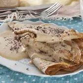 Полбяные блины с&nbsp;бананово-арахисовым соусом