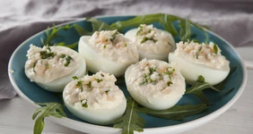 Закуска из яиц, фаршированных крилем